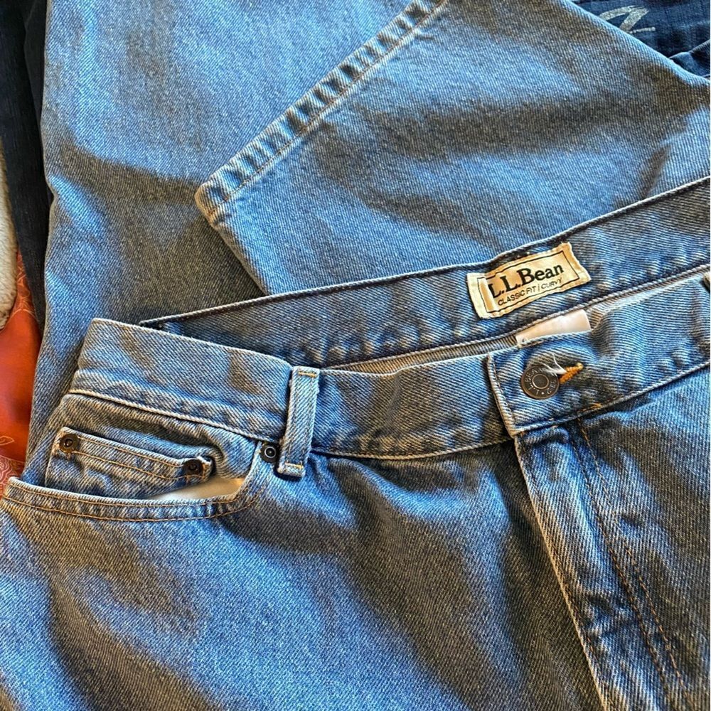 ✨- L L BEAN 100% cotton classic fit/curvy jeans in a size 20 regular